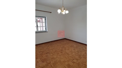 Moradia T3 para Venda em Mazarefes e Vila Fria