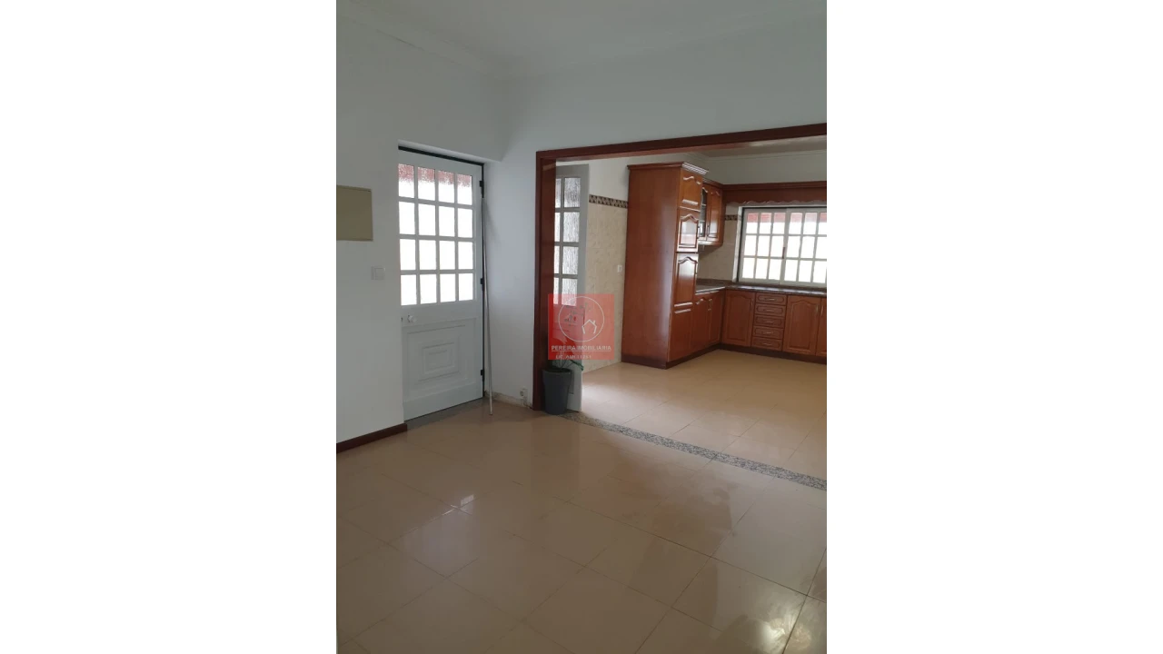 Moradia T3 para Venda em Mazarefes e Vila Fria Foto 4