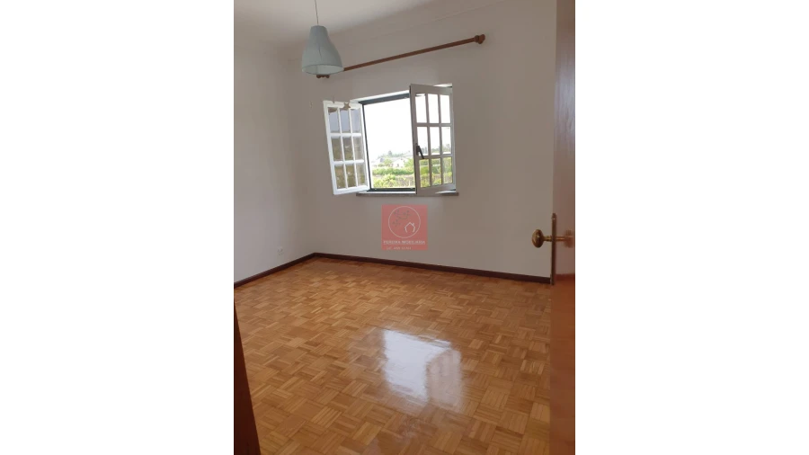 Moradia T3 para Venda em Mazarefes e Vila Fria Foto 3