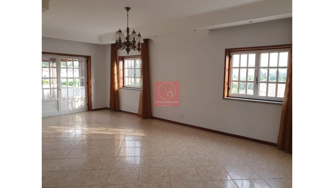 Moradia T3 para Venda em Mazarefes e Vila Fria Foto 2