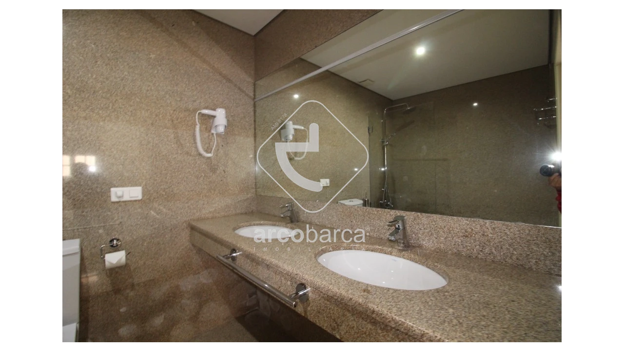 Negócio para Venda em Vila e Roussas Foto 35