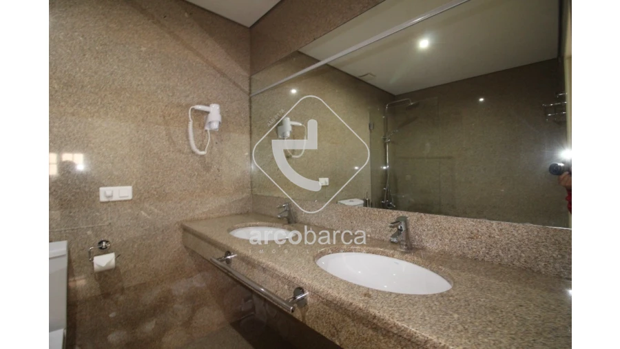 Negócio para Venda em Vila e Roussas Foto 35