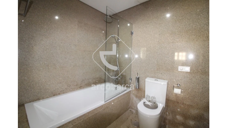 Negócio para Venda em Vila e Roussas Foto 34