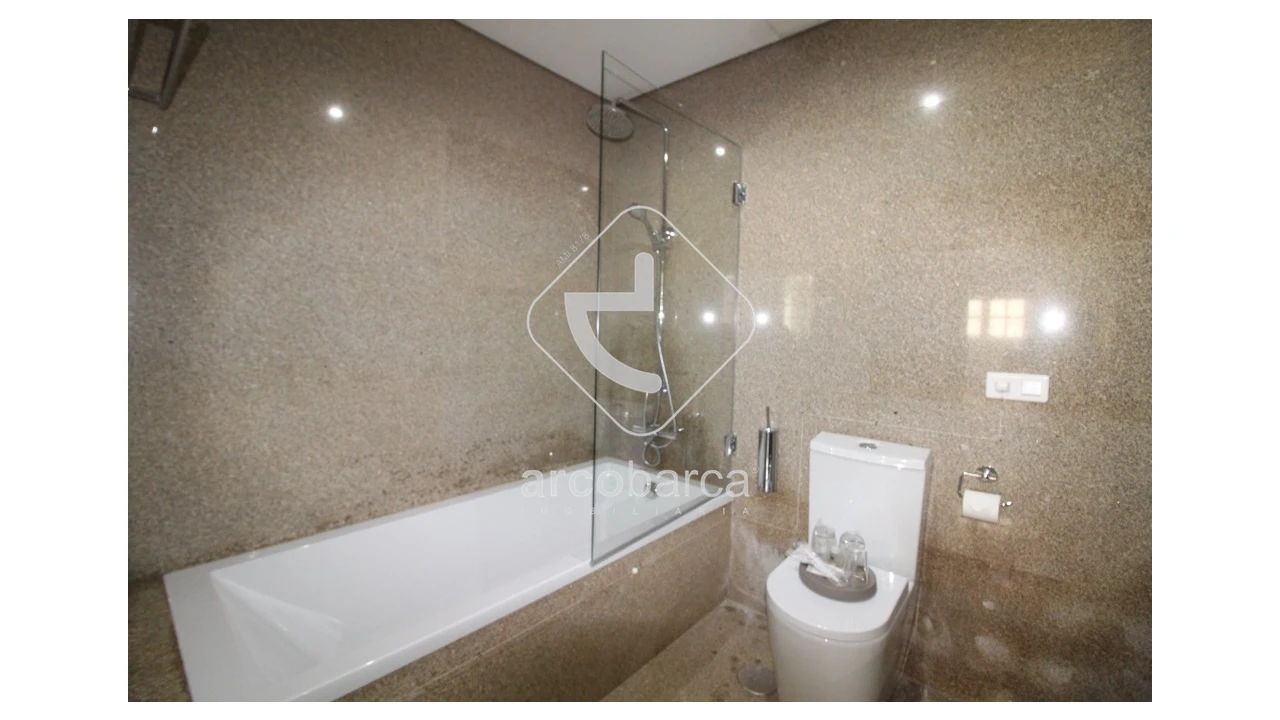 Negócio para Venda em Vila e Roussas Foto 34