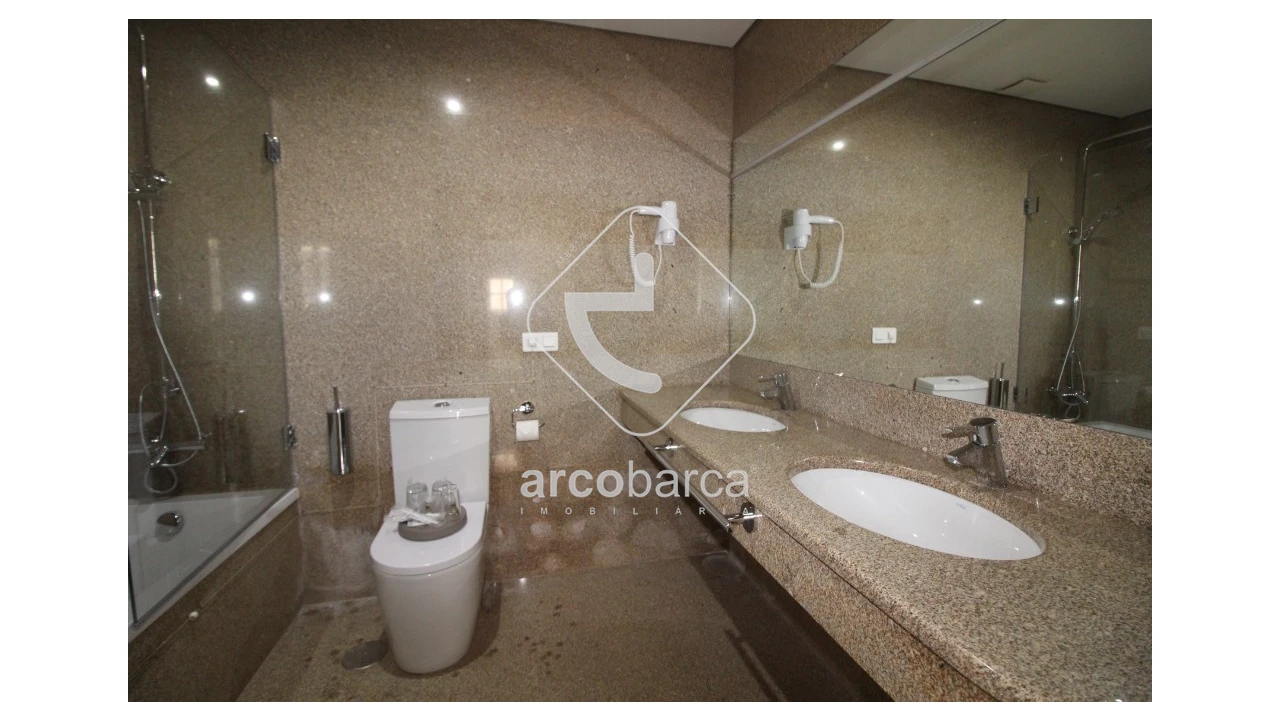 Negócio para Venda em Vila e Roussas Foto 33