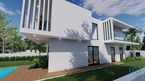 Moradia T4 para Venda em Charneca de Caparica e Sobreda