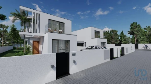 Moradia T4 para Venda em Charneca de Caparica e Sobreda