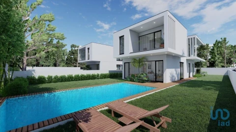 Moradia T4 para Venda em Charneca de Caparica e Sobreda