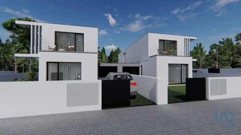 Moradia T4 para Venda em Charneca de Caparica e Sobreda