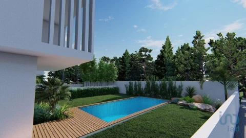 Moradia T4 para Venda em Charneca de Caparica e Sobreda