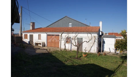 Terreno para Venda em Cebolais de Cima e Retaxo