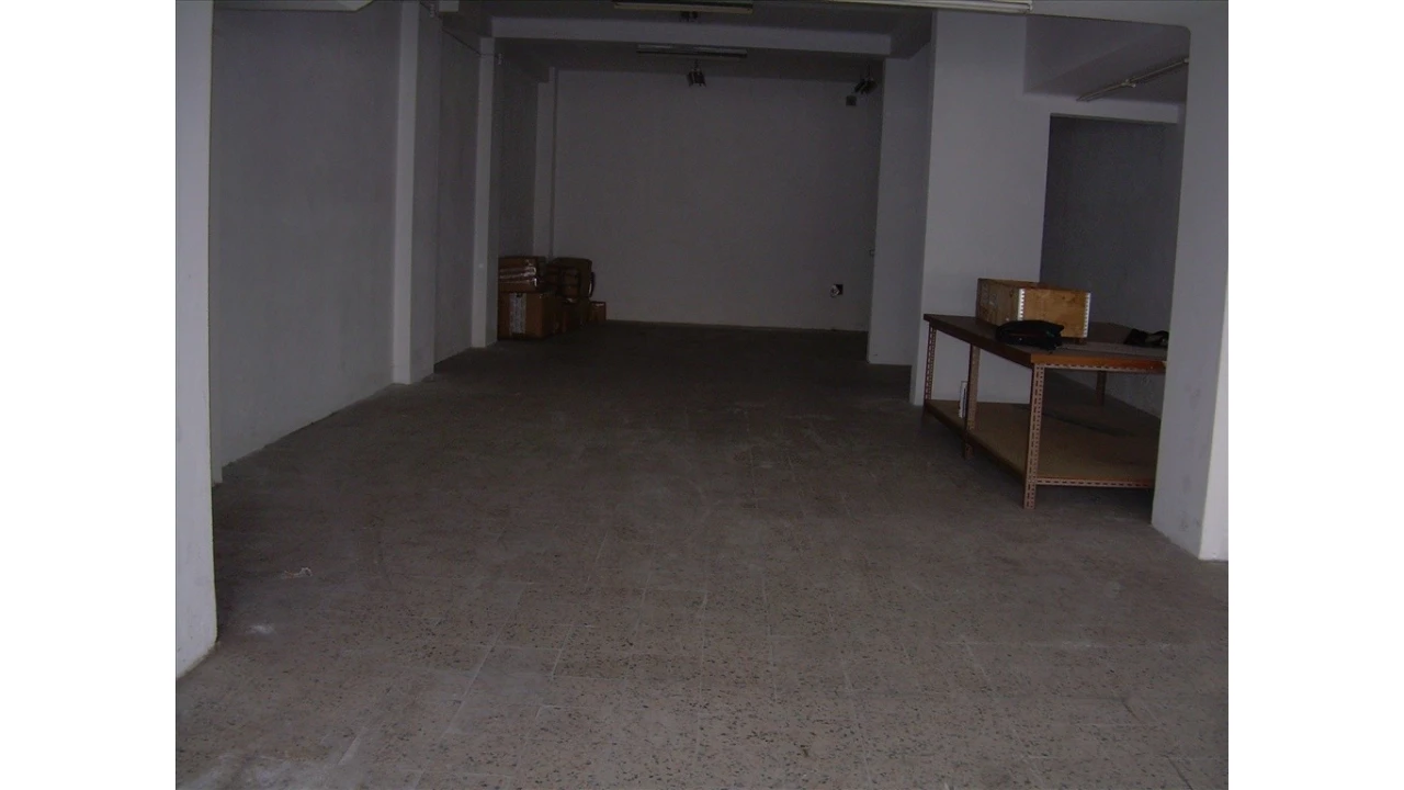 Loja para Venda em Almada, Cova da Piedade, Pragal e Cacilhas Foto 1