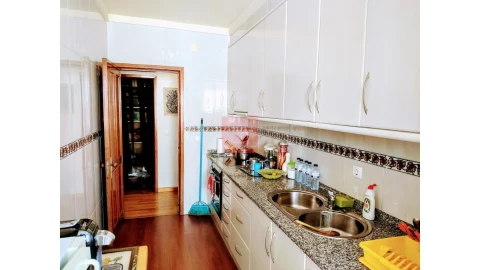 Apartamento T5 para Venda em Póvoa de Varzim, Beiriz e Argivai