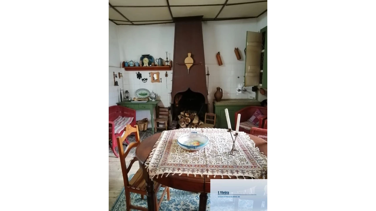 Moradia T4 para Venda em Urros e Peredo dos Castelhanos Foto 1