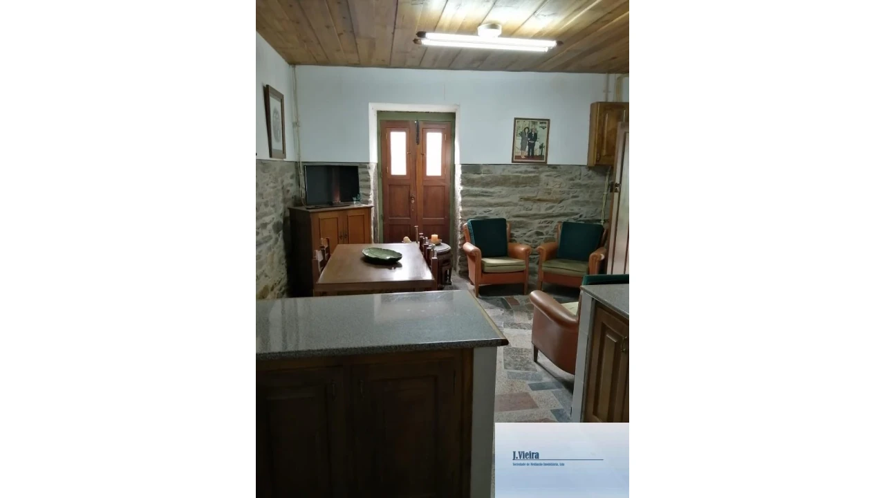 Moradia T4 para Venda em Urros e Peredo dos Castelhanos Foto 5