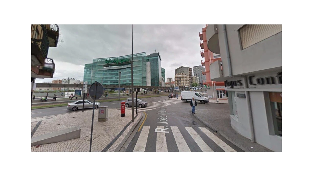 Loja para Venda em Mafamude e Vilar do Paraíso Foto 1