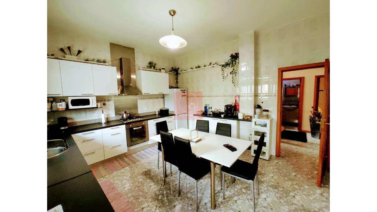 Moradia T4 para Venda em Rio Mau e Arcos Foto 4