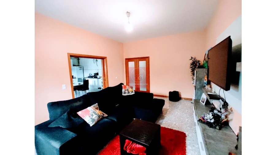 Moradia T4 para Venda em Rio Mau e Arcos Foto 1