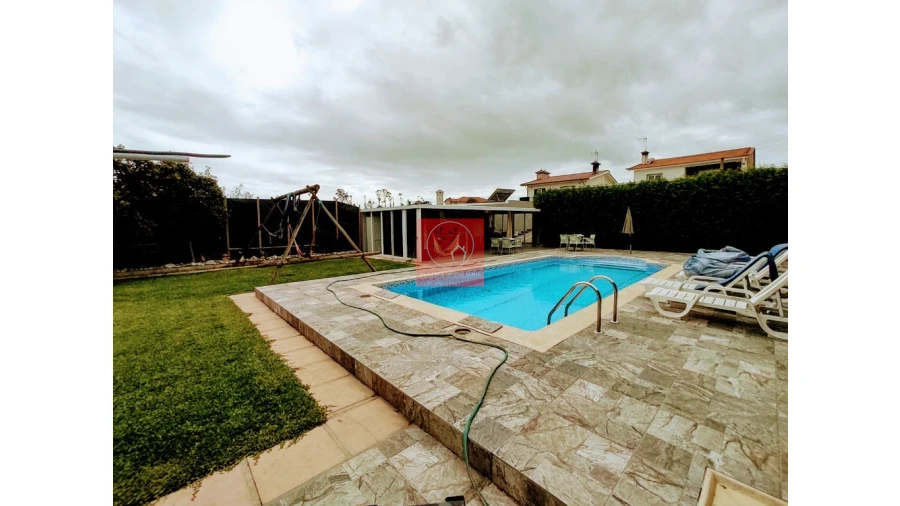 Moradia T4 para Venda em Rio Mau e Arcos Foto 25