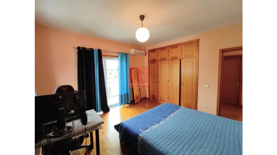 Moradia T4 para Venda em Rio Mau e Arcos Foto 11