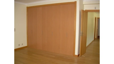 Moradia T5 para Venda em Corroios