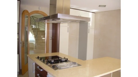 Moradia T5 para Venda em Corroios