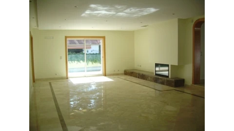 Moradia T5 para Venda em Corroios