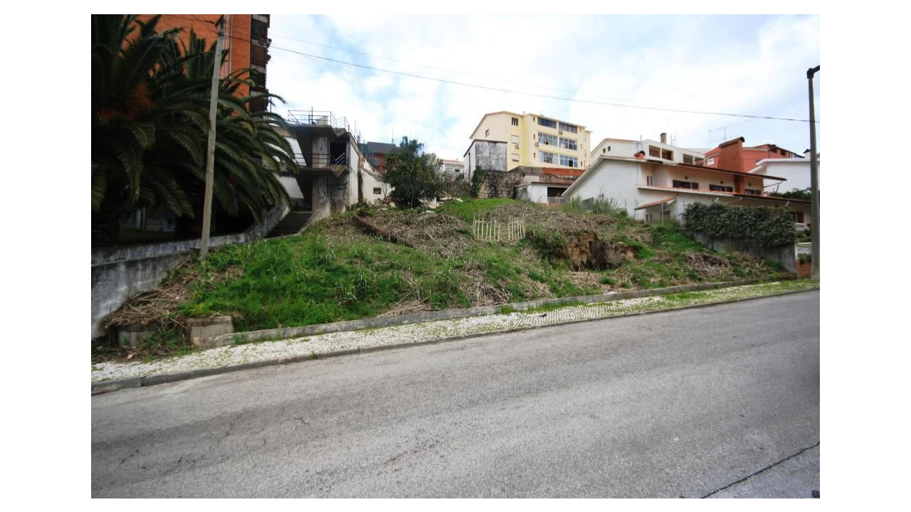 Terreno para Venda em Santo Antonio dos Olivais Foto 1