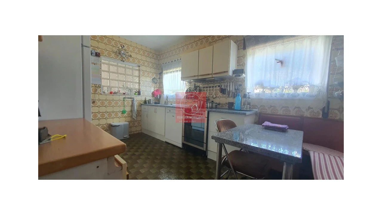 Moradia T4 para Venda em Abraveses Foto 3