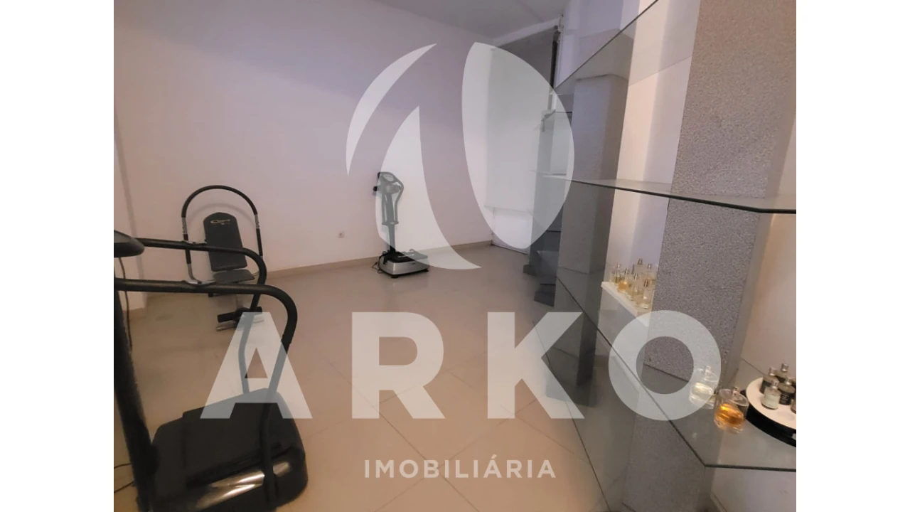 Loja para Venda em São Tomé de Negrelos Foto 15