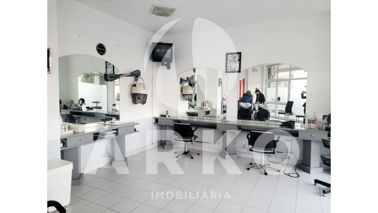 Loja para Venda em São Tomé de Negrelos Foto 3