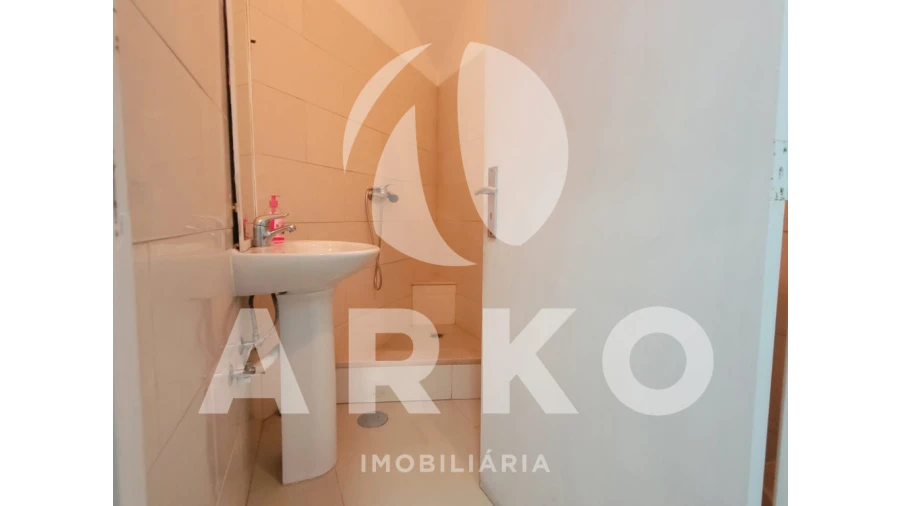 Loja para Venda em São Tomé de Negrelos Foto 7