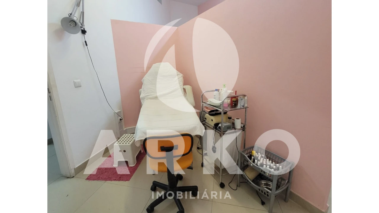 Loja para Venda em São Tomé de Negrelos Foto 12