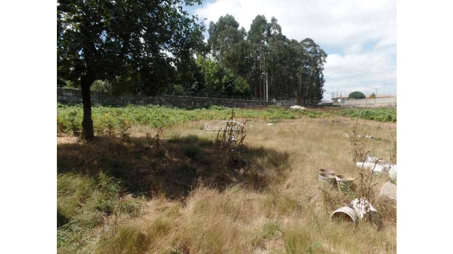 Terreno para Venda em Esmeriz e Cabeçudos
