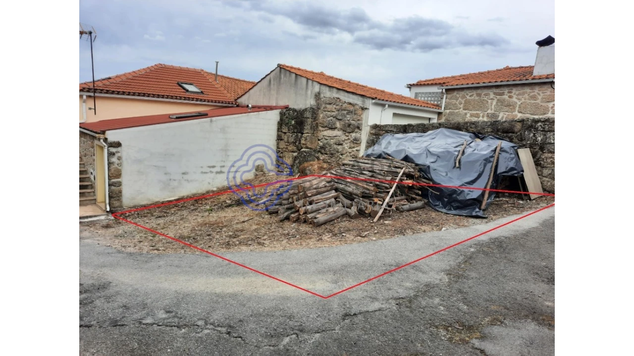 Terreno para Venda em Pinheiro de Azere Foto 2