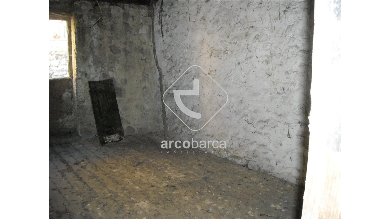 Moradia T2 para Venda em Portela e Extremo Foto 5