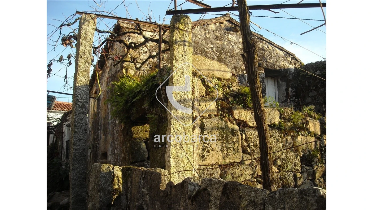 Moradia T2 para Venda em Portela e Extremo Foto 4