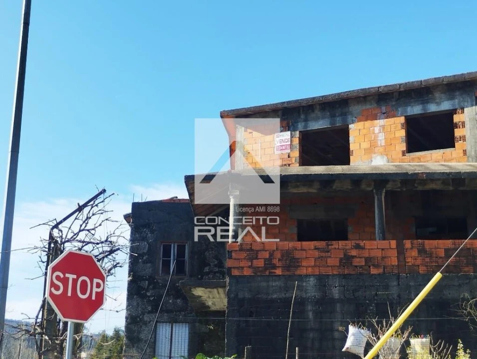 Moradia T4 para Venda em Lordelo Foto 2