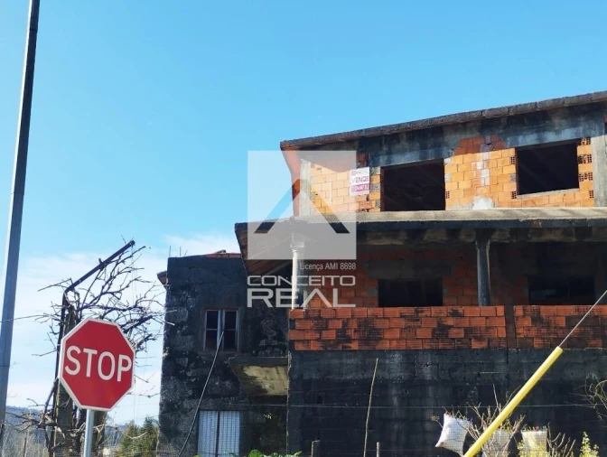 Moradia T4 para Venda em Lordelo Foto 2