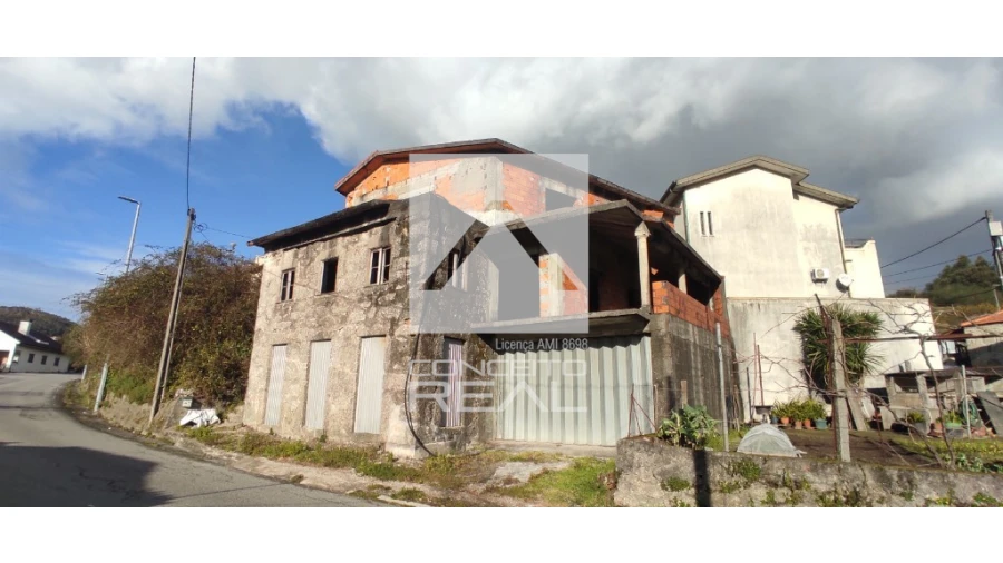 Moradia T4 para Venda em Lordelo Foto 4