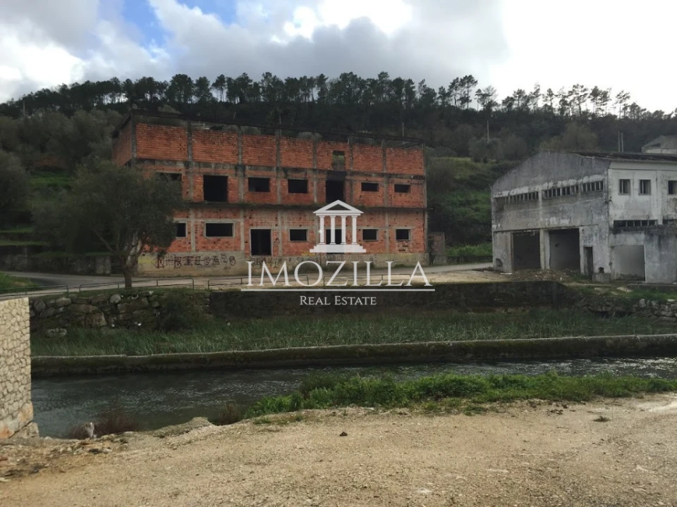 Armazém para Venda em Alcobaça e Vestiaria Foto 1