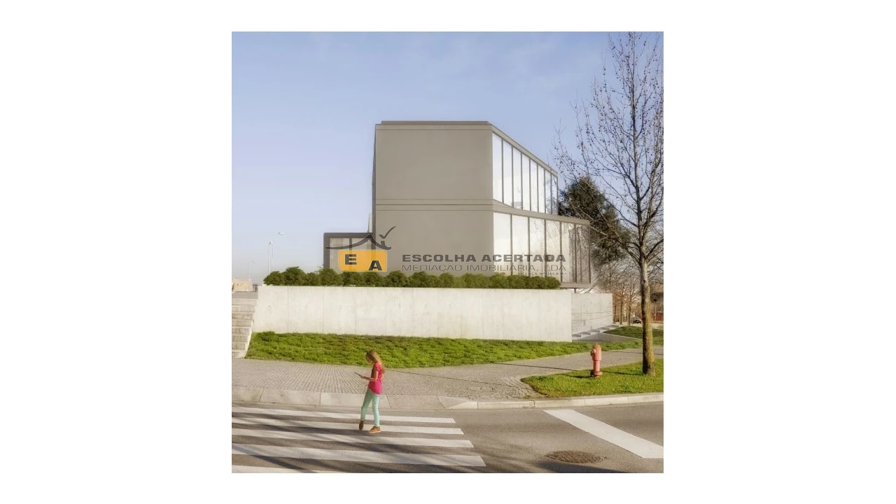 Terreno para Venda em Cidade da Maia Foto 2