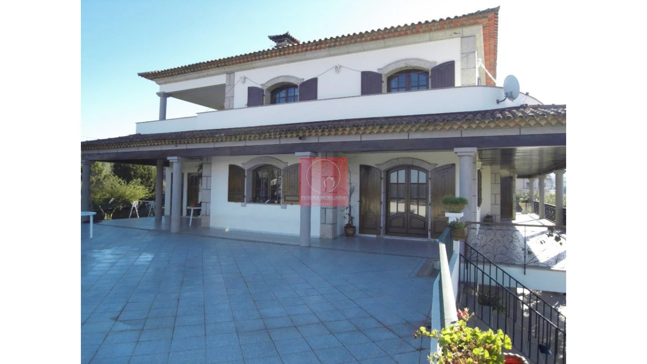 Moradia T8 para Venda em Forjães Foto 22