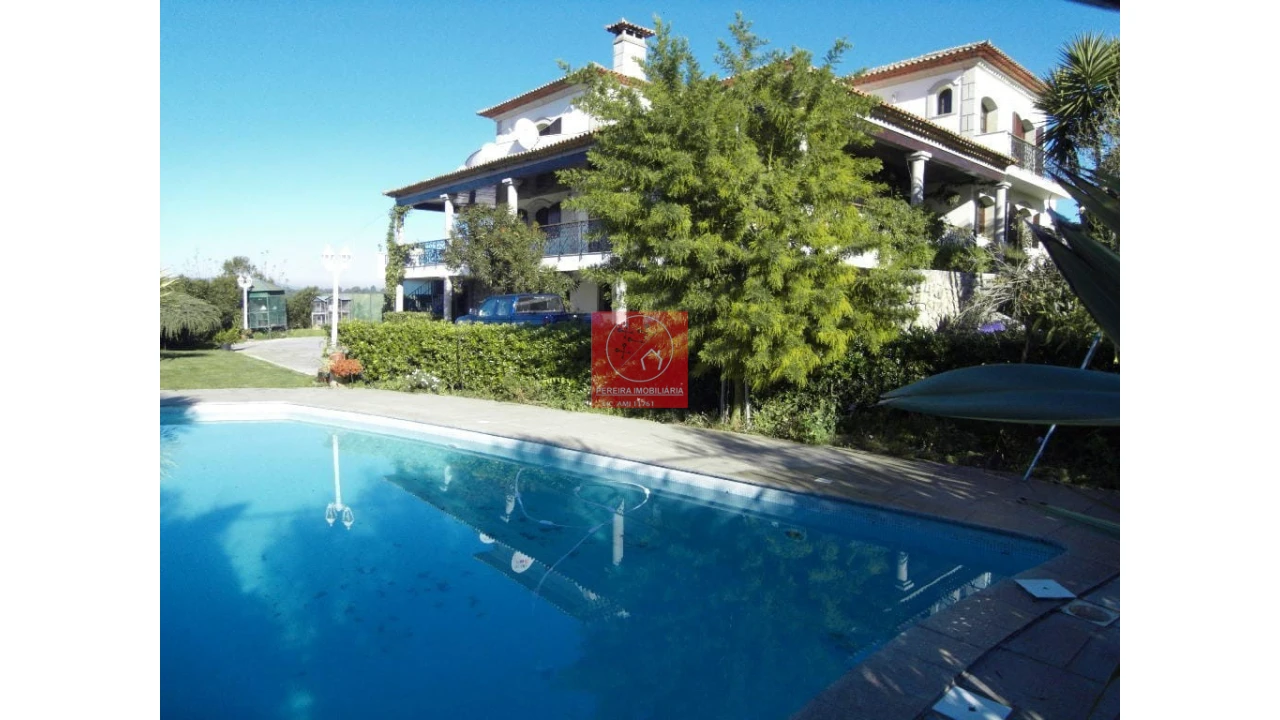 Moradia T8 para Venda em Forjães Foto 3