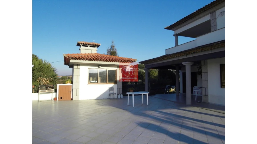 Moradia T8 para Venda em Forjães Foto 27