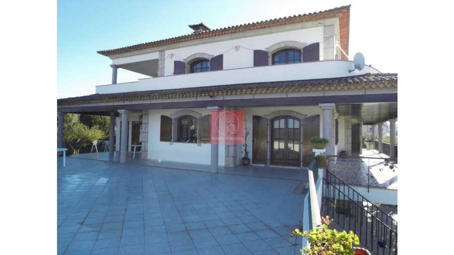 Moradia T8 para Venda em Forjães Foto 22