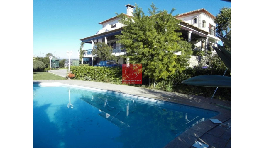 Moradia T8 para Venda em Forjães Foto 3