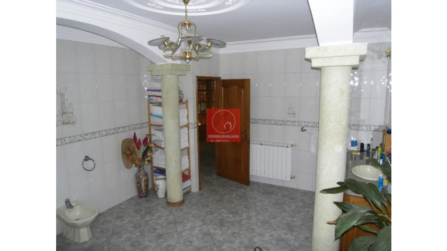 Moradia T8 para Venda em Forjães Foto 101