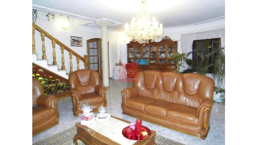 Moradia T8 para Venda em Forjães Foto 77