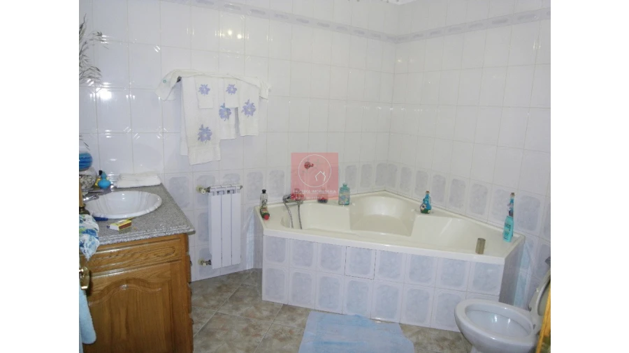 Moradia T8 para Venda em Forjães Foto 78